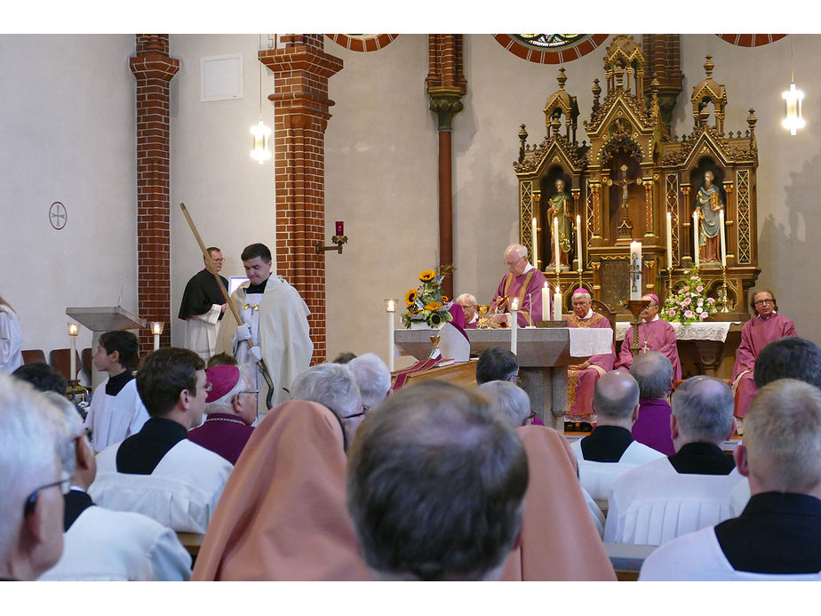 Pontifikalrequiem und Beisetzung von Weihbischof em. Johannes Kapp (Foto: Karl-Franz Thiede)